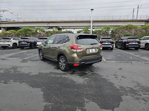 Used 2022 Subaru Forester Limited w/ Popular Package #3 image 5