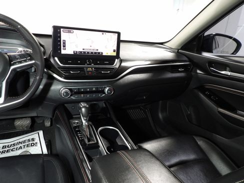 Used 2023 Nissan Altima 2.5 SR w/ SR Premium Package FWD image 17