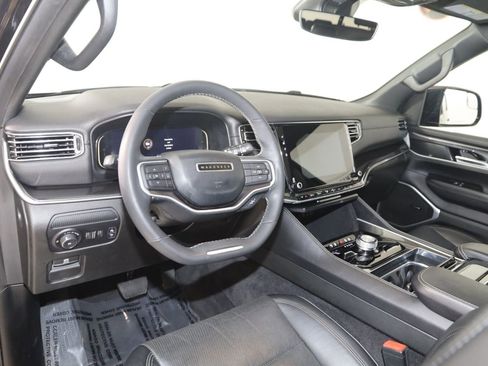 Used 2023 Jeep Wagoneer 4WD w/ Premium Group I image 30