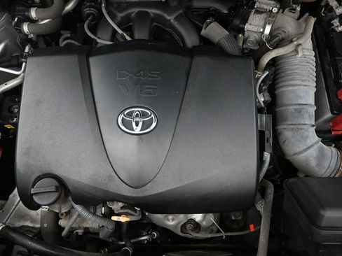 Used 2021 Toyota Highlander XLE image 47