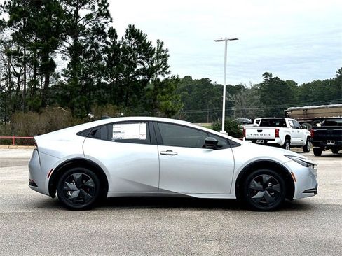 New 2026 Toyota Prius LE image 9