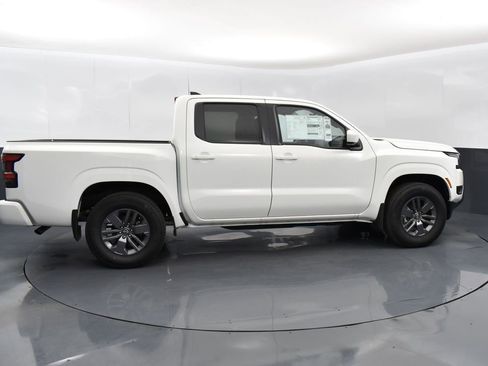 Used 2025 Nissan Frontier SV w/ Tow Package image 8