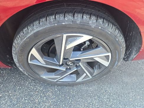 Used 2025 Hyundai Elantra SEL FWD image 7