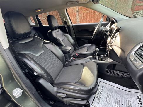 Used 2018 Jeep Compass Latitude w/ Popular Equipment Group image 12