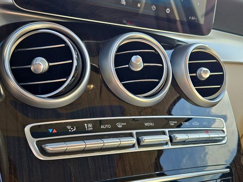 Used 2021 Mercedes-Benz GLC 300 4MATIC image 17