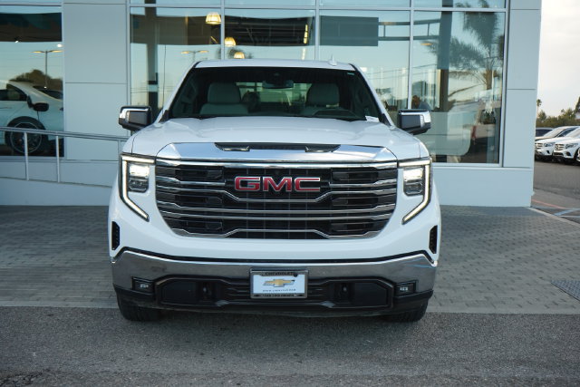 Used 2025 GMC Sierra 1500 SLT AWD/4WD image 3
