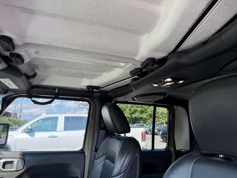 Used 2020 Jeep Gladiator Overland AWD/4WD image 16
