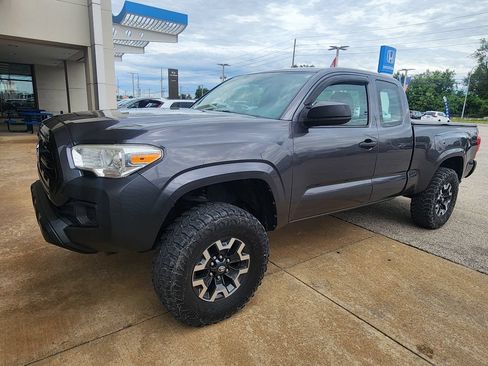 Used 2016 Toyota Tacoma SR AWD/4WD image 4