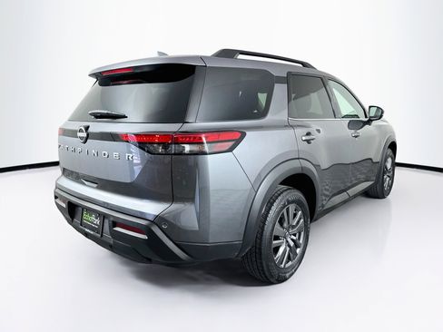 Used 2025 Nissan Pathfinder SV FWD image 9