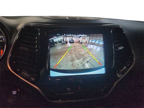 Used 2019 Jeep Cherokee Limited image 16