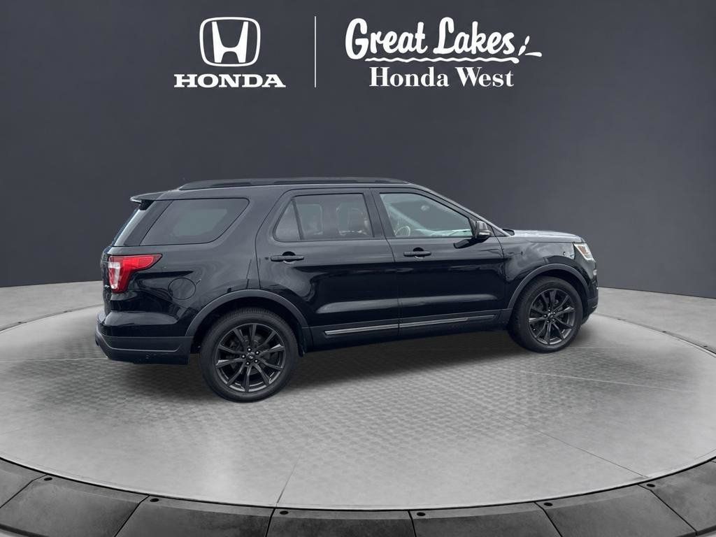 Used 2018 Ford Explorer XLT w/ Equipment Group 202A AWD/4WD image 8