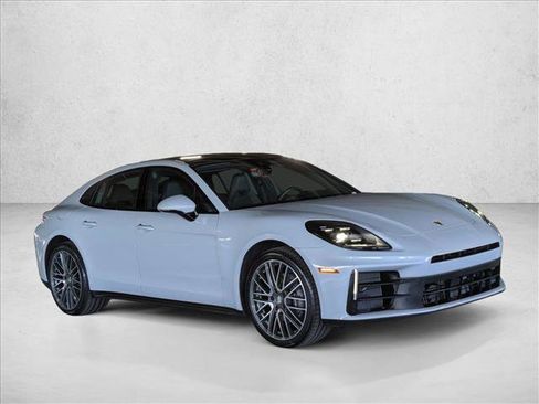 Used 2024 Porsche Panamera image 4