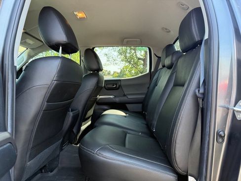Certified 2021 Toyota Tacoma SR5 AWD/4WD image 16