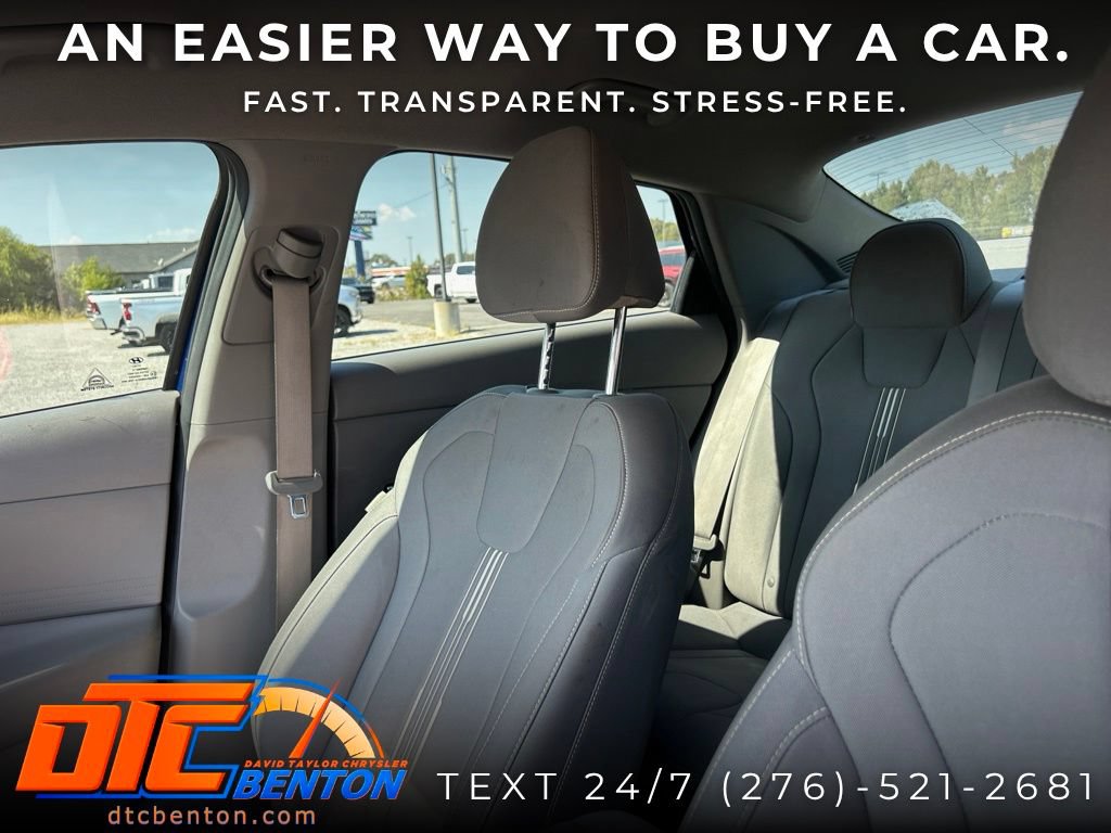 Used 2023 Hyundai Elantra SEL FWD image 11