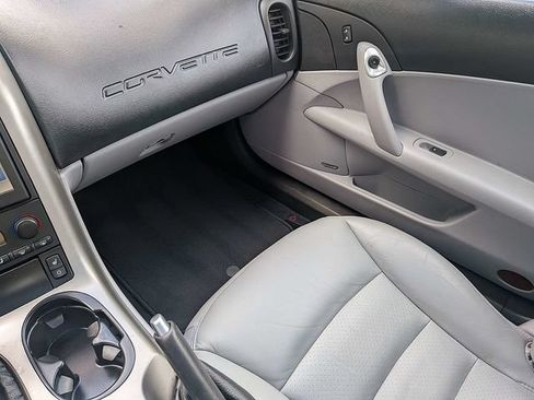 Used 2005 Chevrolet Corvette Coupe w/ Preferred Equipment Group RWD image 17