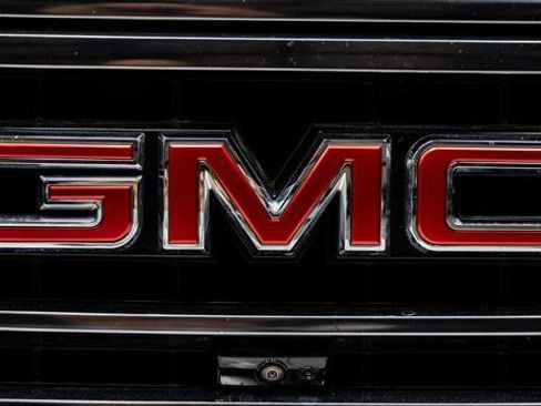 Used 2023 GMC Sierra 1500 AT4 image 26