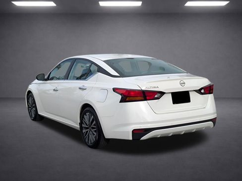 Used 2025 Nissan Altima 2.5 SV FWD image 6
