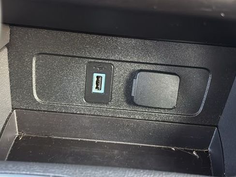 Used 2018 Ford Escape SE FWD image 19