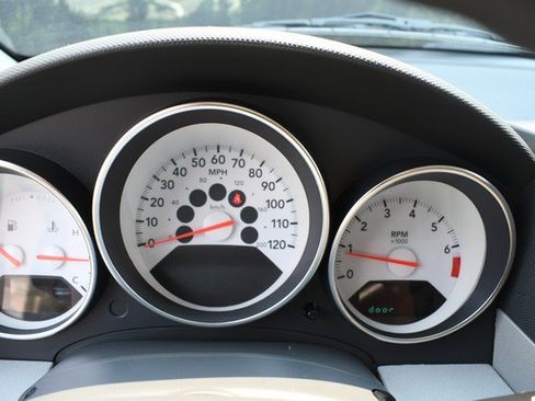 Used 2007 Dodge Caliber SXT FWD image 31