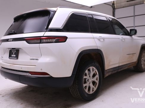 Used 2023 Jeep Grand Cherokee Limited w/ Luxury Tech Group II image 4