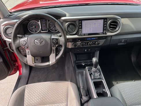 Certified 2022 Toyota Tacoma SR5 AWD/4WD image 15