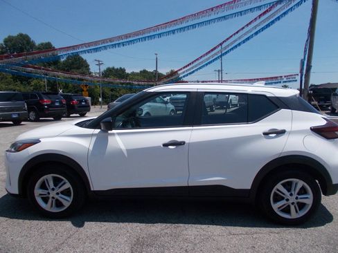 Used 2022 Nissan Kicks S FWD image 19