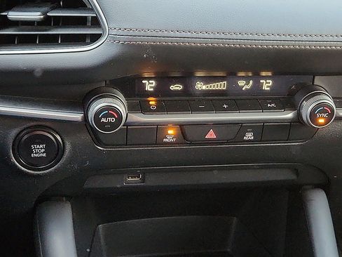 Used 2021 MAZDA MAZDA3 s image 9