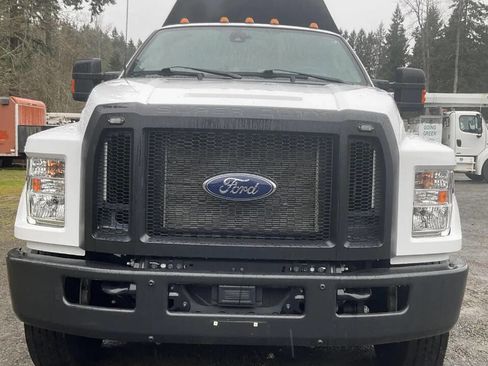 Used 2023 Ford F750 2WD Crew Cab Super Duty image 5