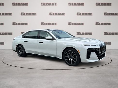 Used 2025 BMW 740i xDrive AWD/4WD image 7