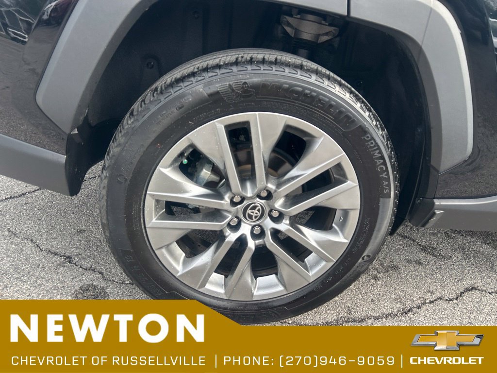 Used 2025 Toyota RAV4 XLE Premium w/ Weather Package AWD/4WD image 39