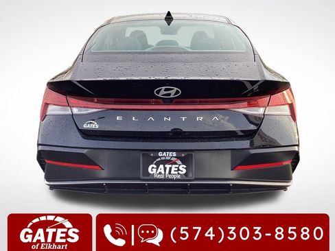 Used 2025 Hyundai Elantra SEL FWD image 8