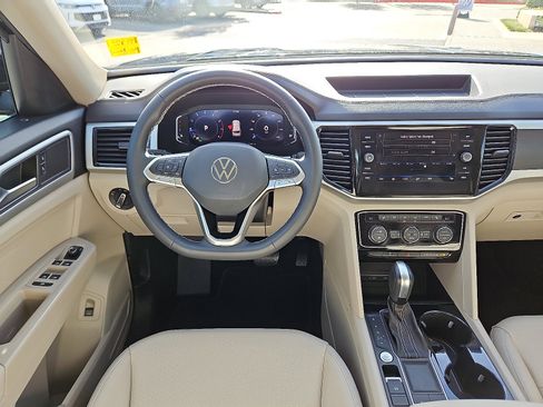 Certified 2023 Volkswagen Atlas SE w/ Panoramic Sunroof Package image 8