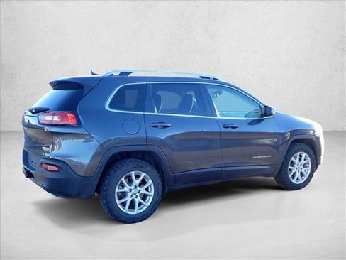 Used 2016 Jeep Cherokee Latitude w/ Cold Weather Group image 3