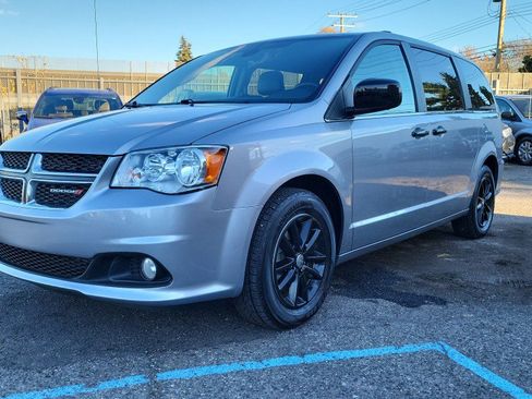 Used 2019 Dodge Grand Caravan SXT image 5