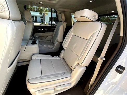 Used 2022 GMC Yukon Denali w/ Denali Premium Package image 20