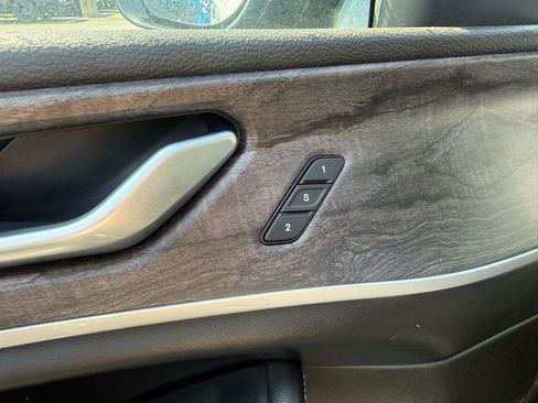 Used 2023 Jeep Grand Cherokee Limited AWD/4WD image 15