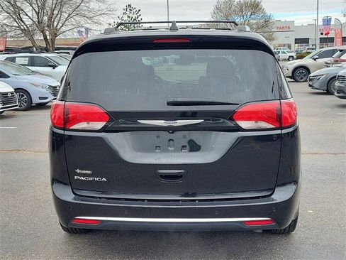 Used 2019 Chrysler Pacifica Touring-L w/ Advanced Safetytec Group image 11