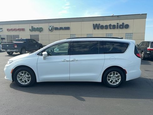 Used 2022 Chrysler Pacifica Touring-L FWD image 8