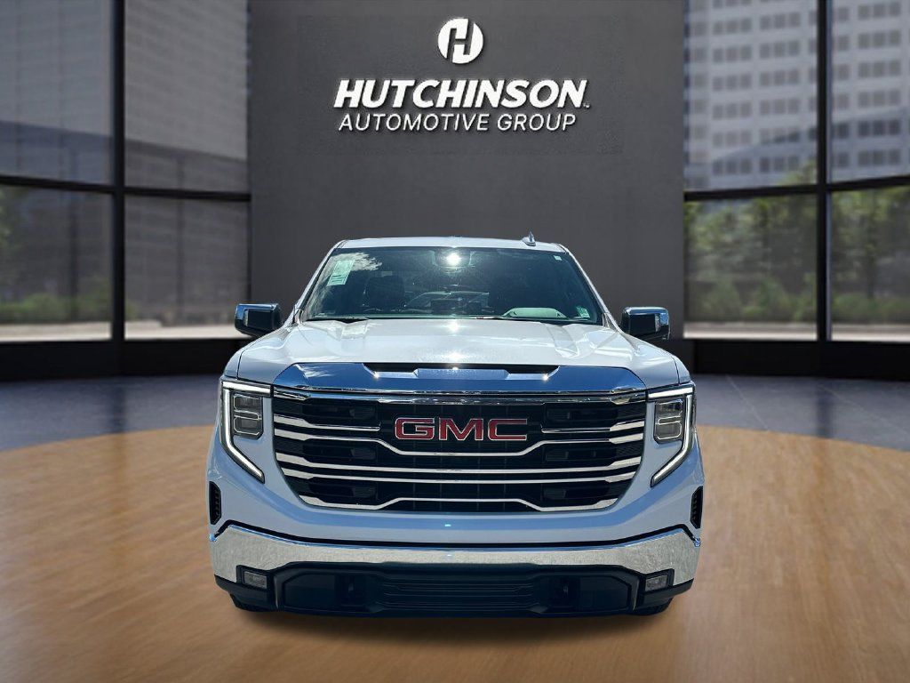 Used 2026 GMC Sierra 1500 SLT RWD image 2