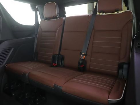 Used 2023 GMC Yukon Denali Ultimate AWD/4WD image 32