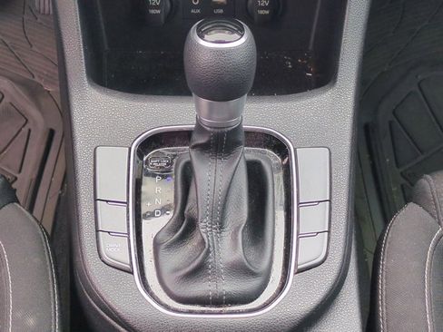 Used 2019 Hyundai Elantra GT image 8