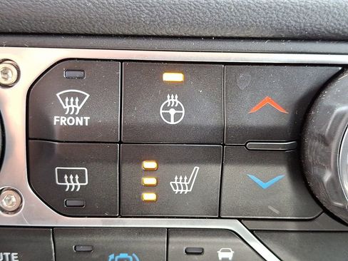 Used 2024 Jeep Wrangler Unlimited Sahara image 17