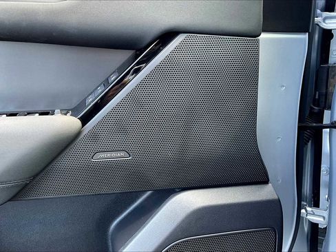 Used 2025 Land Rover Range Rover Velar Dynamic SE image 39