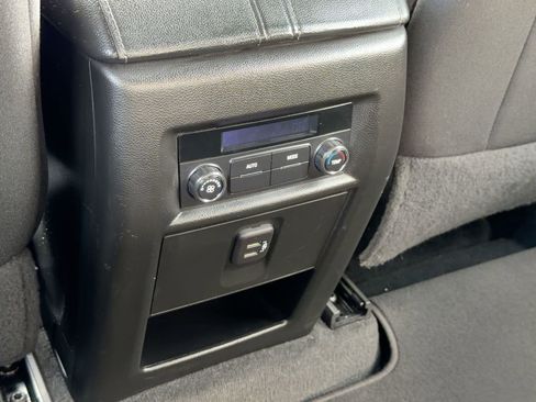 Used 2023 Chevrolet Traverse LT image 27