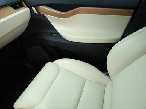 Used 2020 Tesla Model X Long Range image 12