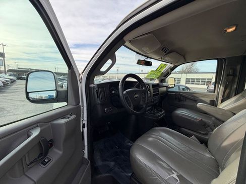 Used 2017 Chevrolet Express 3500 LS RWD image 18