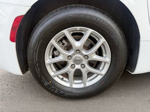 Used 2023 Chrysler Pacifica Touring-L FWD image 56