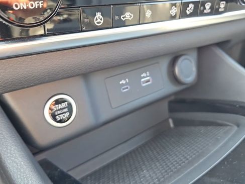 Used 2023 Nissan Rogue SV w/ SV Premium B Package image 21