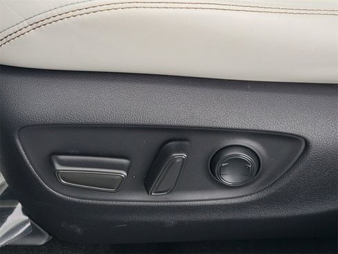 Used 2019 Toyota RAV4 XLE Premium image 40