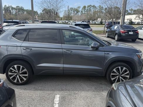 Certified 2023 Volkswagen Taos SE image 6